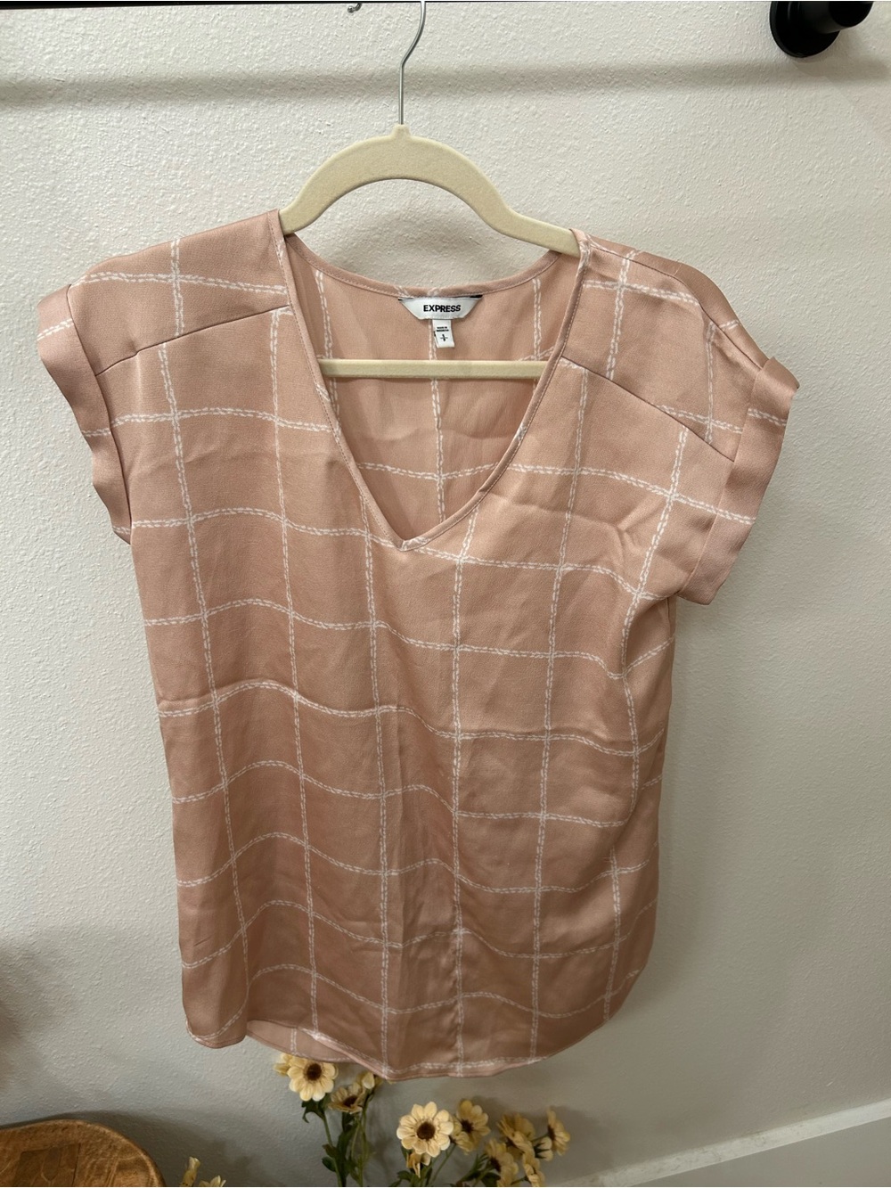 Express Blush Windowpane V-Neck Blouse